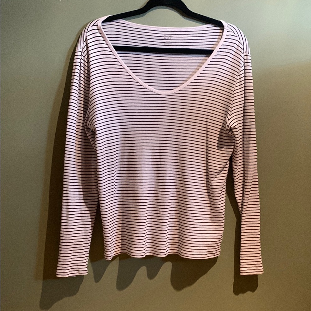 🔆Gap Cotton Blend V-Neck Top size XL🔆